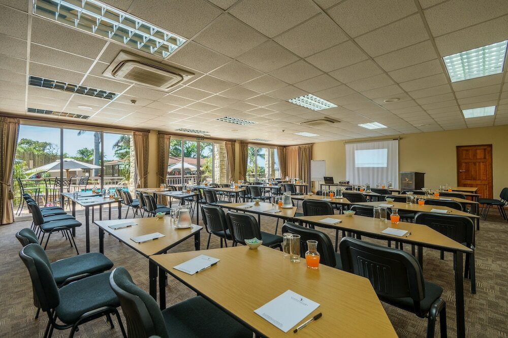 Фото Umthunzi Hotel & Conference
