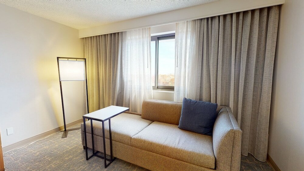 Фото Marriott Madison West