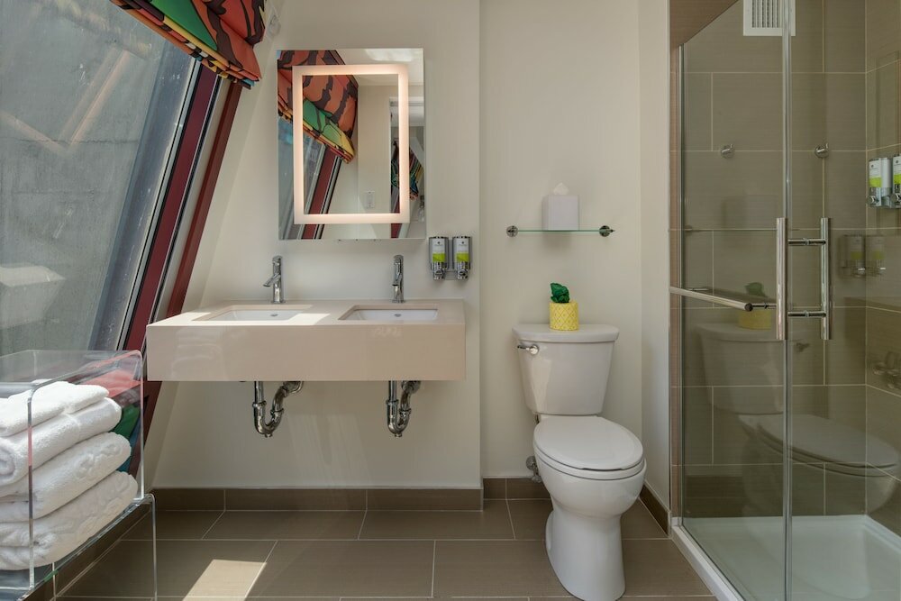 Фото Staypineapple, An Artful Hotel