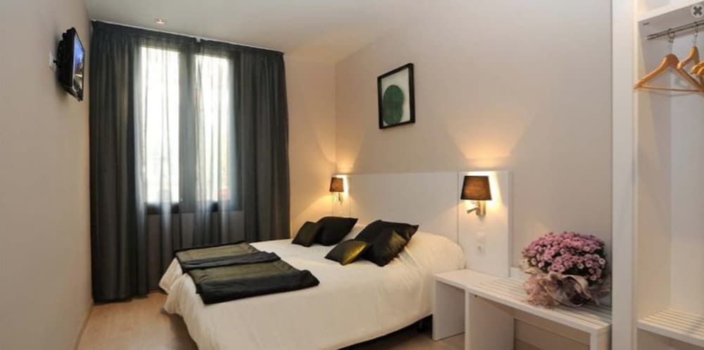 Фото Hostemplo Sagrada Familia