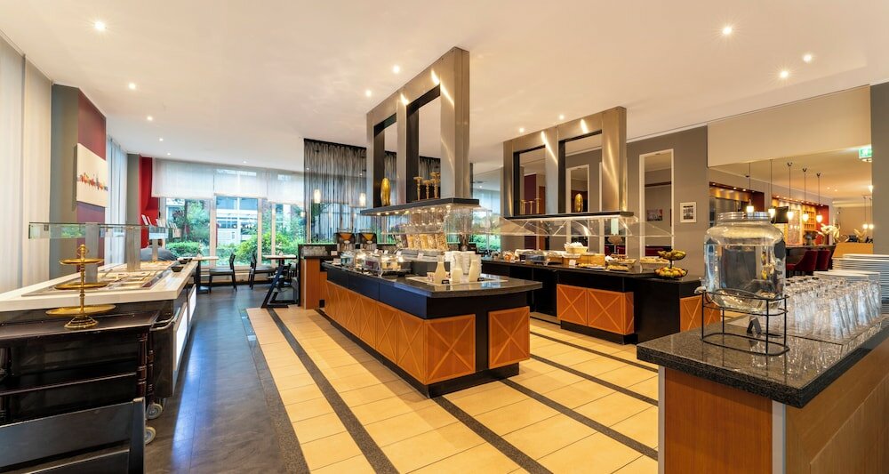 Фото Plaza Premium Köln