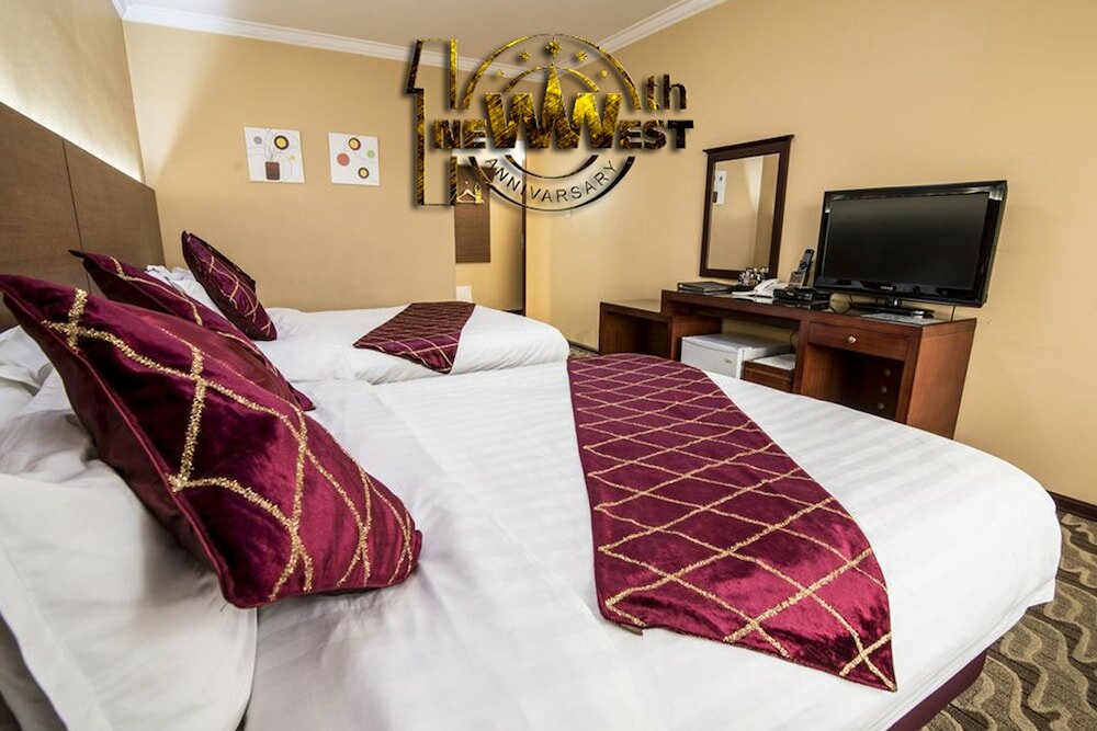 Фото New West Hotel