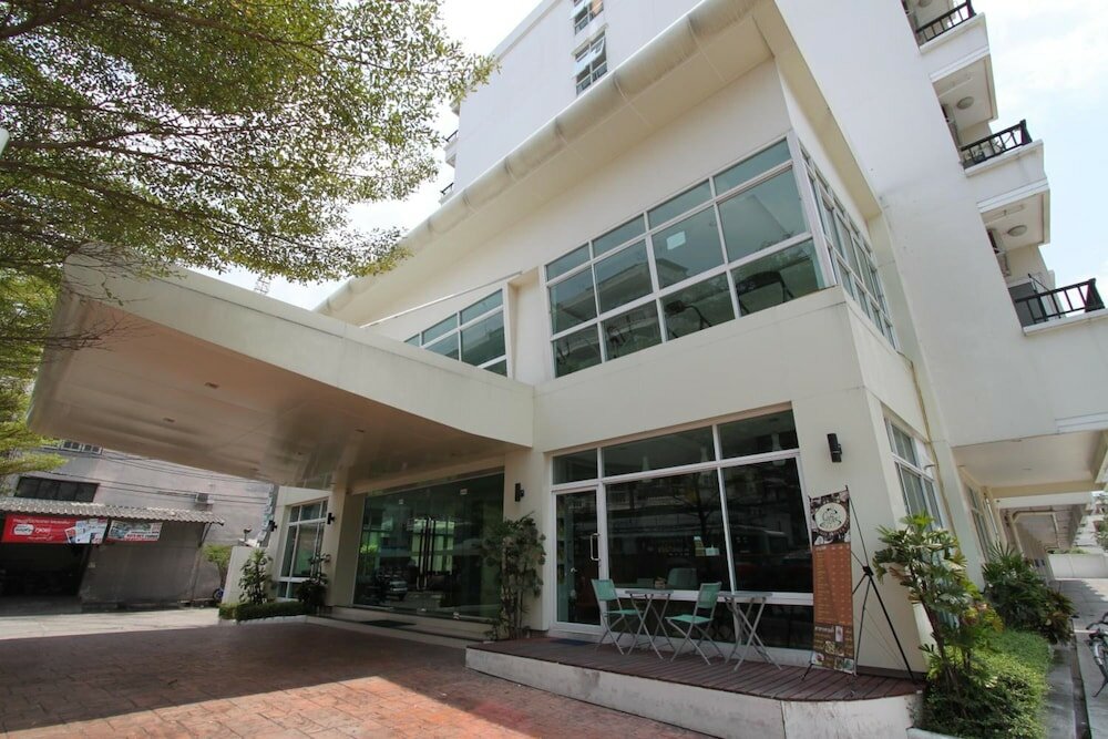 Фото The Royal Bee Apart Hotel