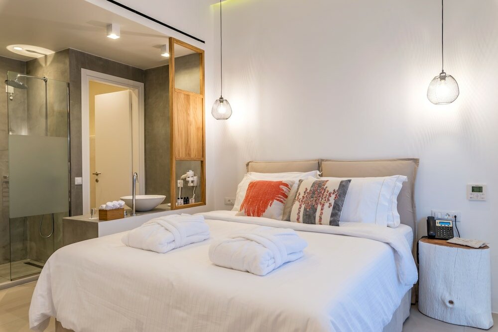 Фото Bluetopia Suites