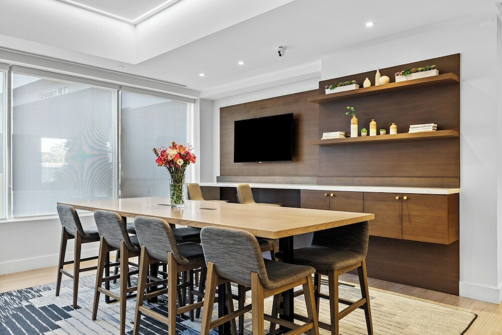 Фото Отель Doubletree by Hilton New York Jfk Airport