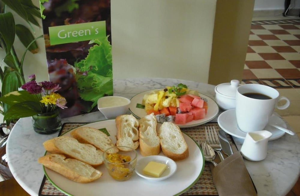 Фото The Columns Hotel