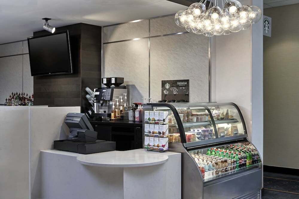 Фото Sheraton Milwaukee Brookfield Hotel