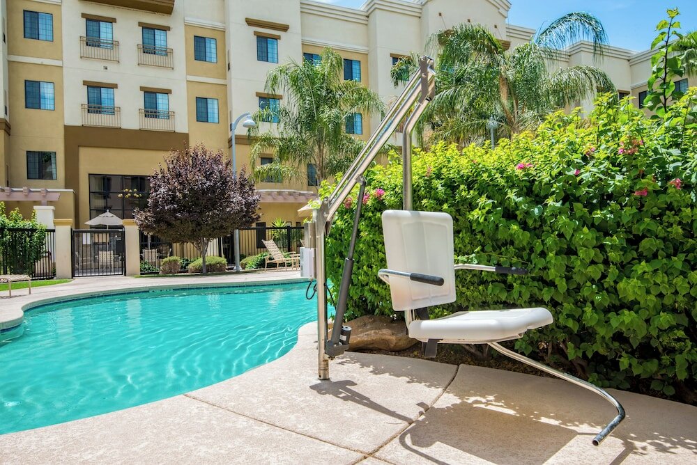 Фото Holiday Inn Express & Suites Phoenix - Glendale Sports Dist, an Ihg Hotel