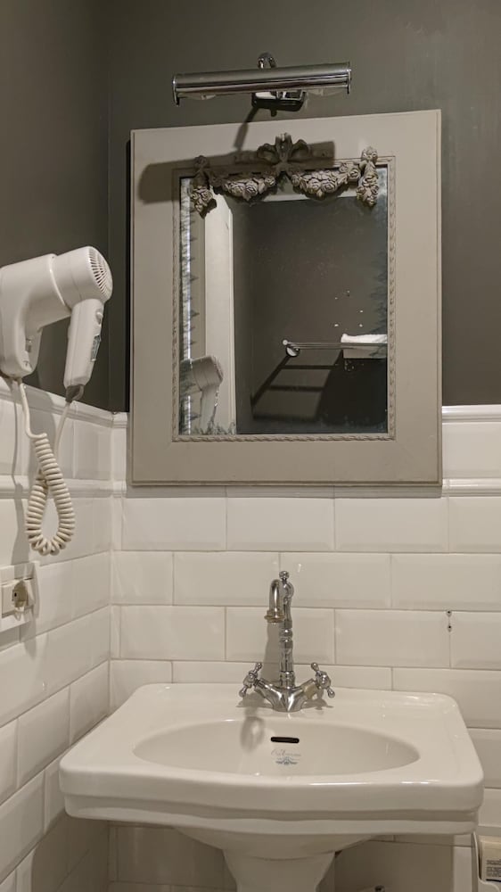 Фото The B Place