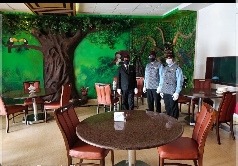 Фото Sharada International Hotel