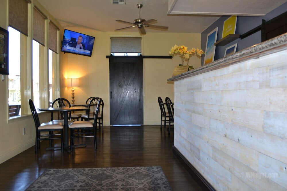 Фото Days Inn & Suites by Wyndham Lodi