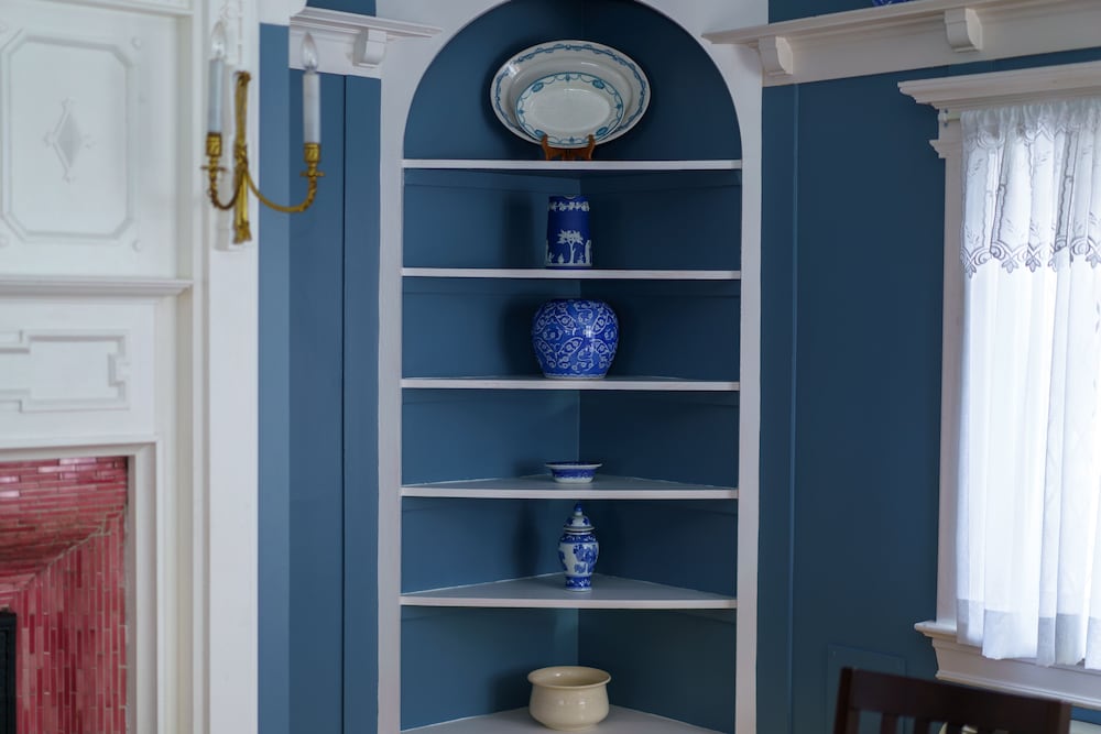 Фото Leaside Manor by The Leaside Group