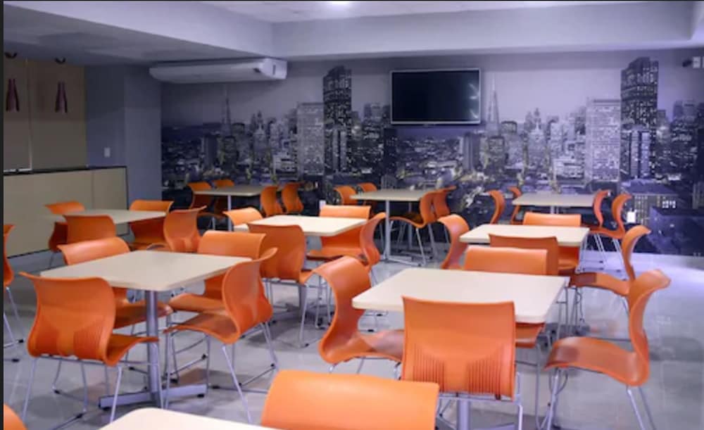 Фото Urbainn Hotel