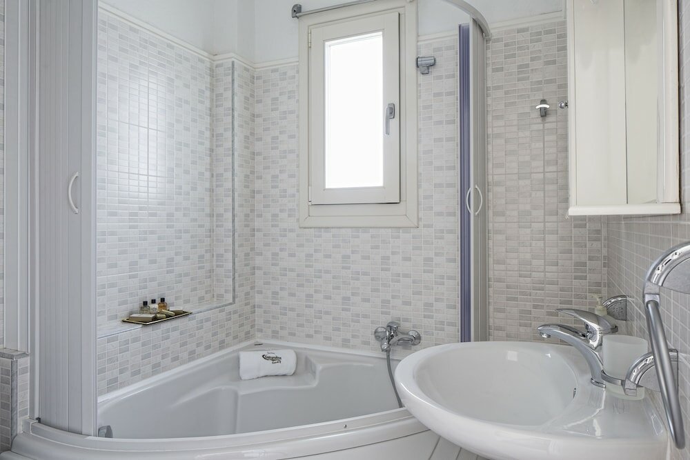 Фото Contaratos Beach