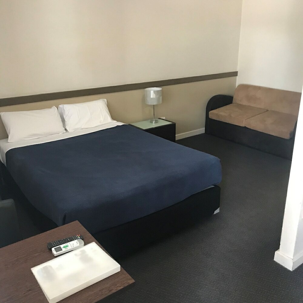 Фото Highlander Hotel Bar Kitchen Rooftop