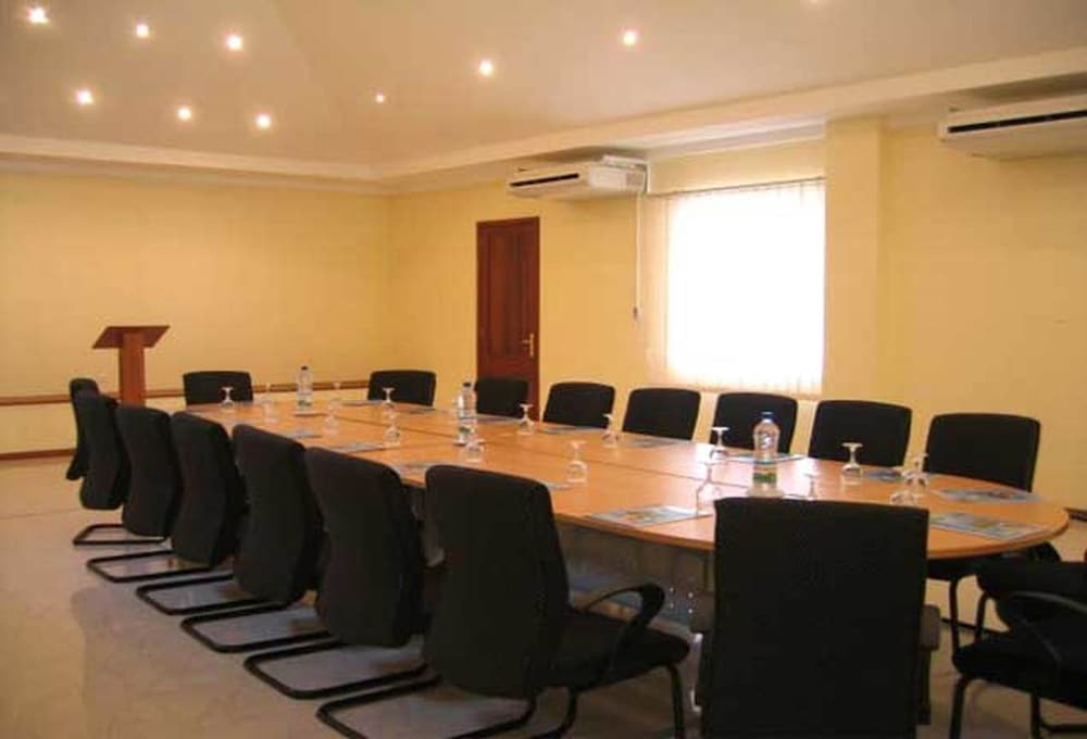 Фото Le Peninsula Bay Beach Resort