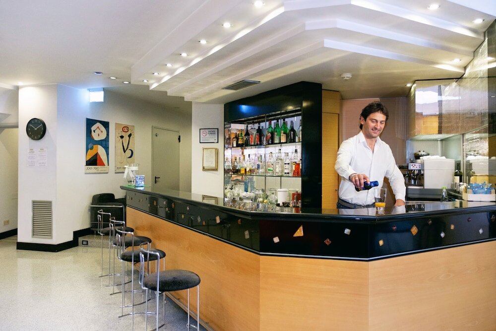 Фото Hotel Junior