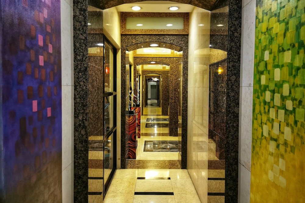 Фото Luxury Condo at Forbeswood Parklane