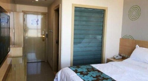 Гостиница GreenTree Inn Urumqi Airport Tianyi International City в Урумчи