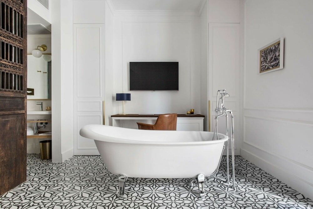 Фото Midmost Barcelona  by Majestic Hotel Group