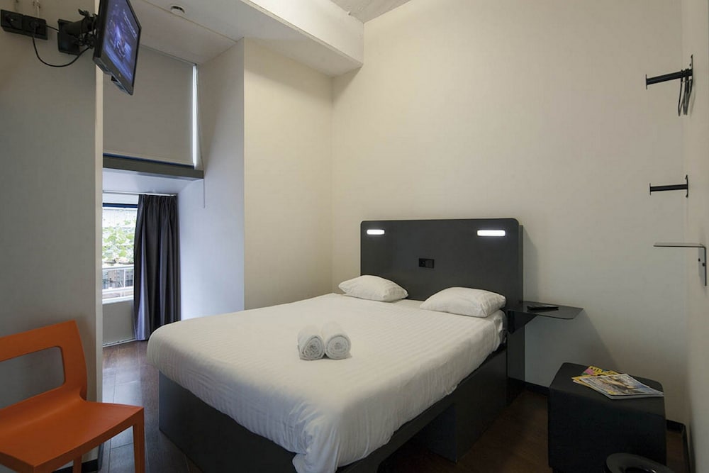 Фото EasyHotel Rotterdam City Centre