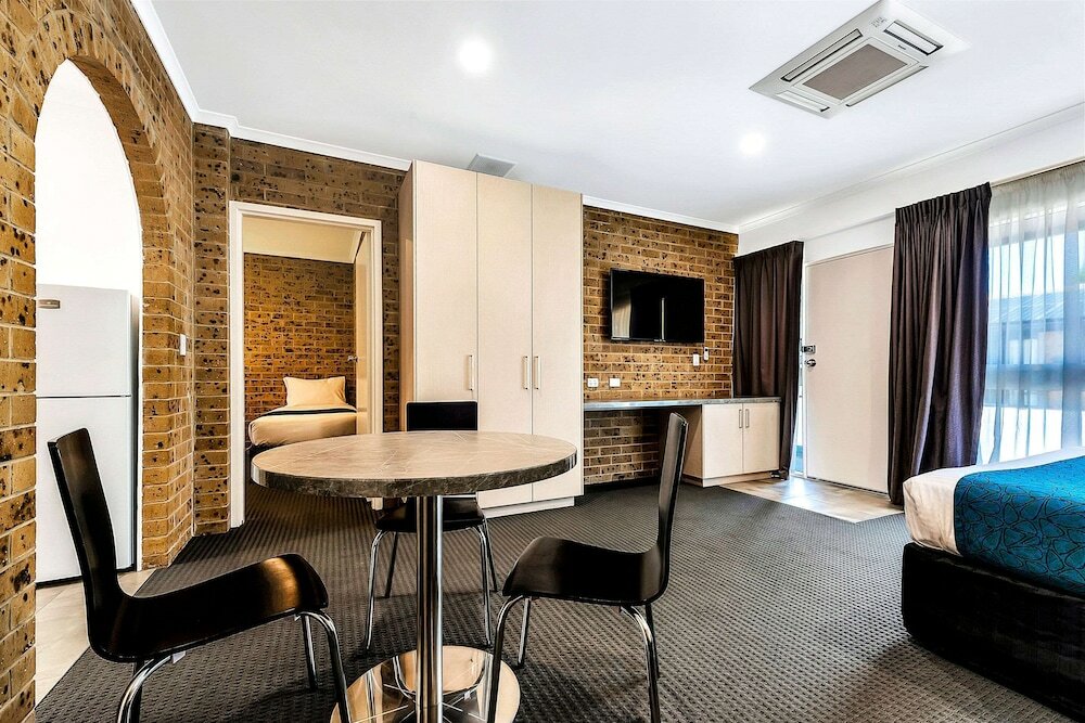 Фото Comfort Inn and Suites Manhattan