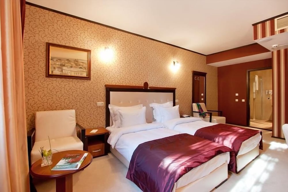 Фото Best Western Plus Bristol Hotel