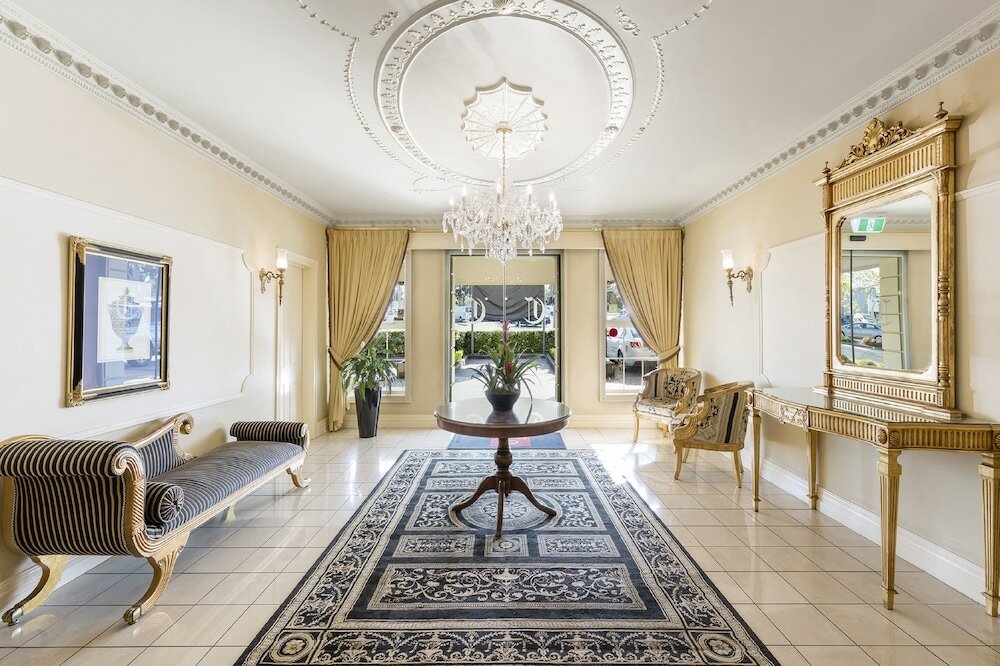 Фото Canterbury International Hotel