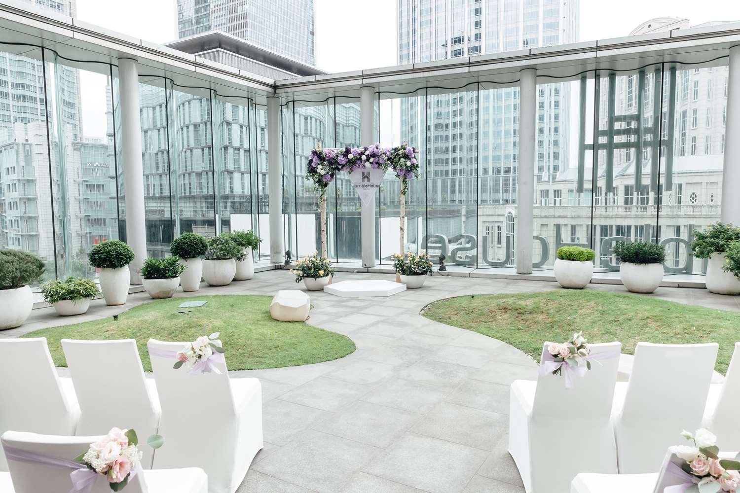 Фото Humble House Taipei, Curio Collection by Hilton