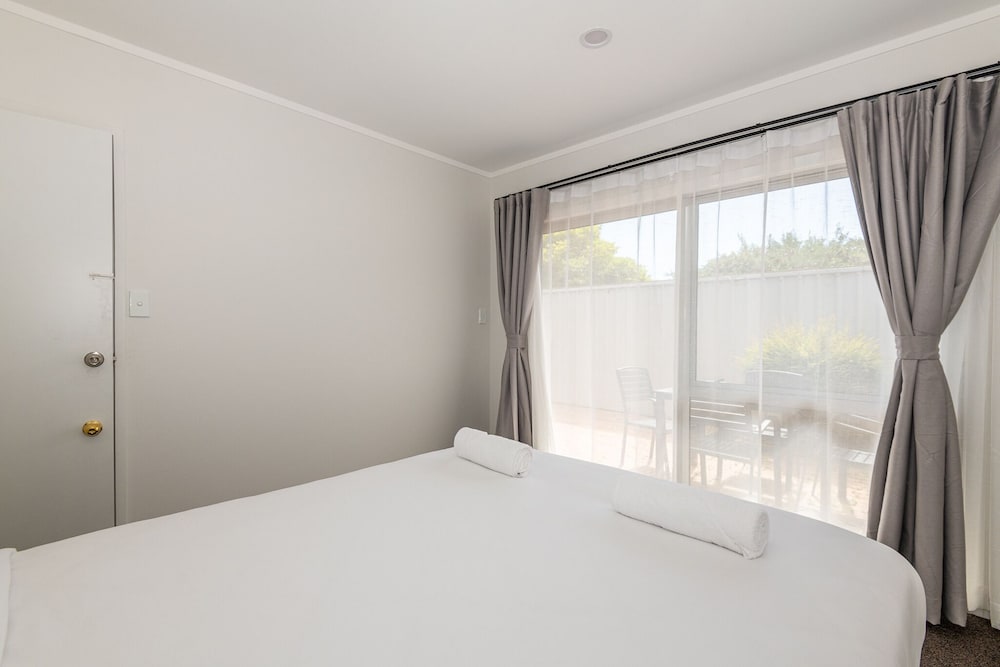 Фото Ann's Volcanic Rotorua Motel and Serviced Apartments