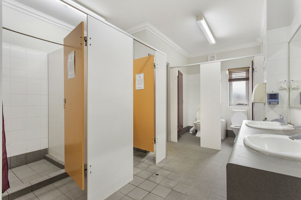 Фото The Emperors Crown Hostel