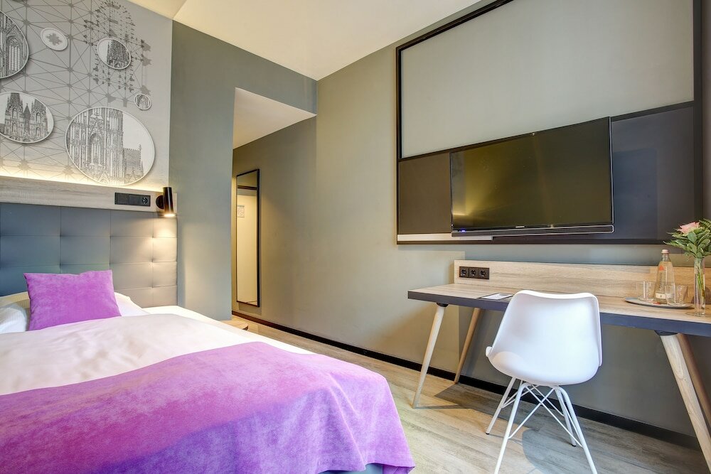 Фото Boutique 003 Koln am Dom