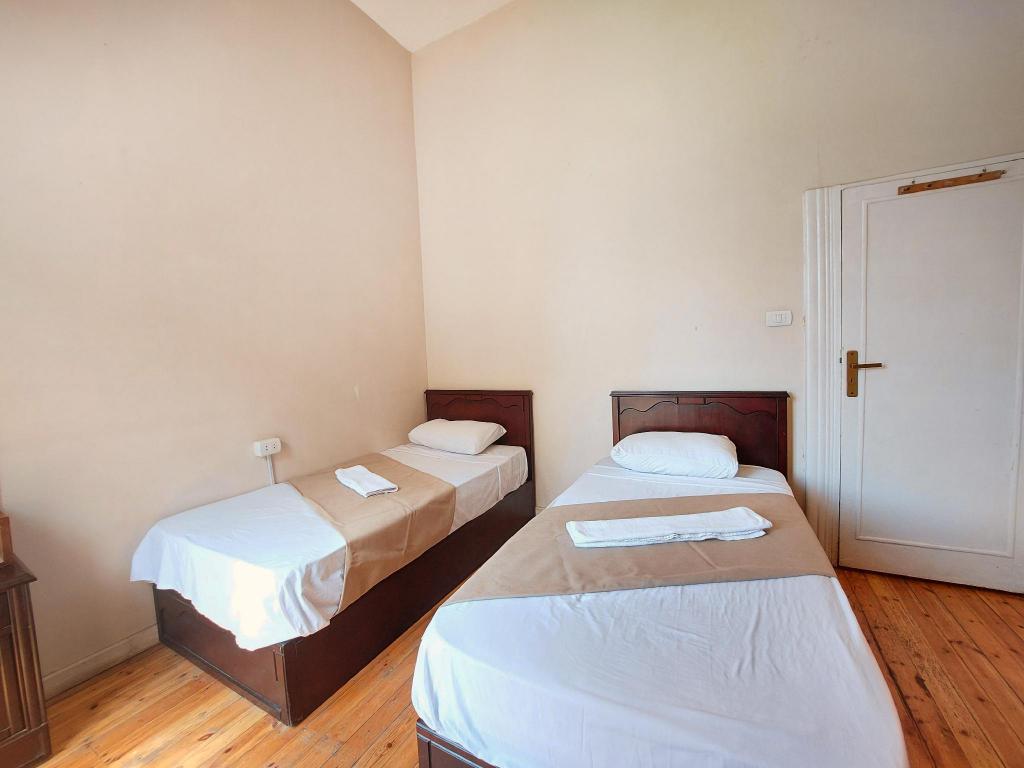 Фото Travelers House Hostel