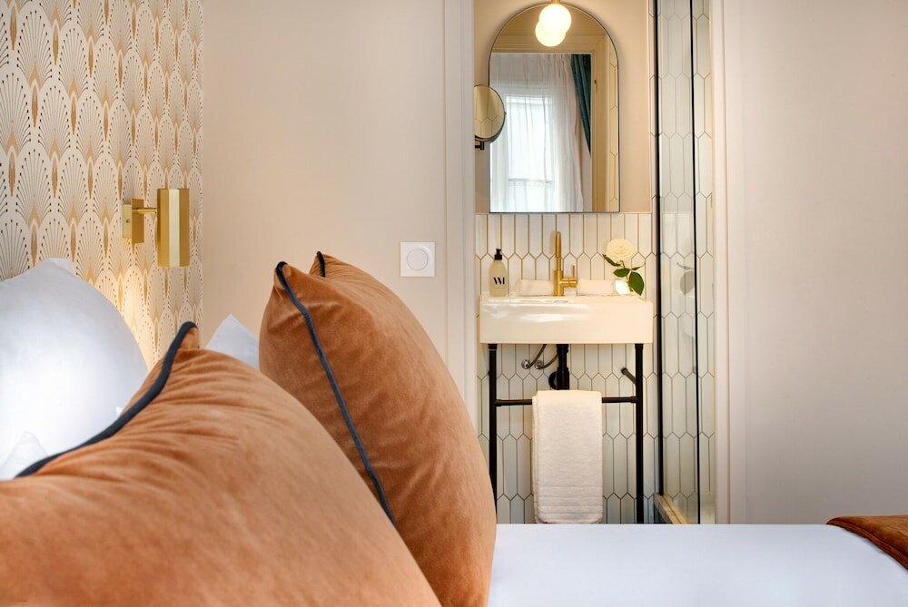 Фото Artemisia Montmartre