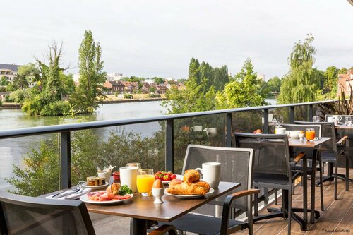 Гостиница Aiden by Best Western T'aim Hotel Compiègne в Компьени
