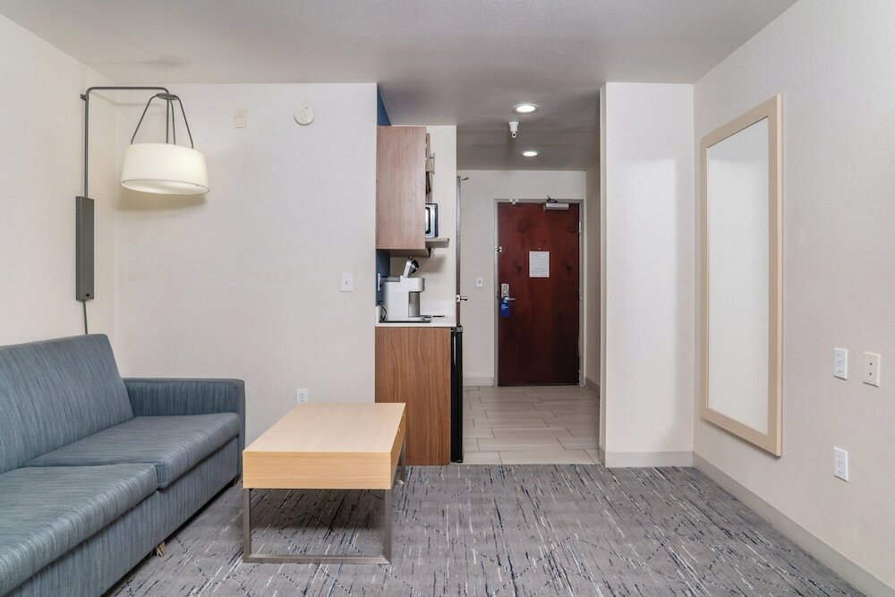 Фото Holiday Inn Express & Suites San Diego Otay Mesa