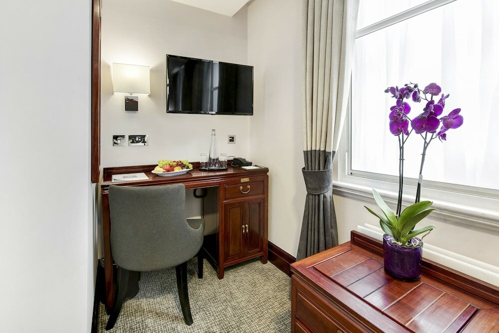 Фото Fitzrovia Hotel