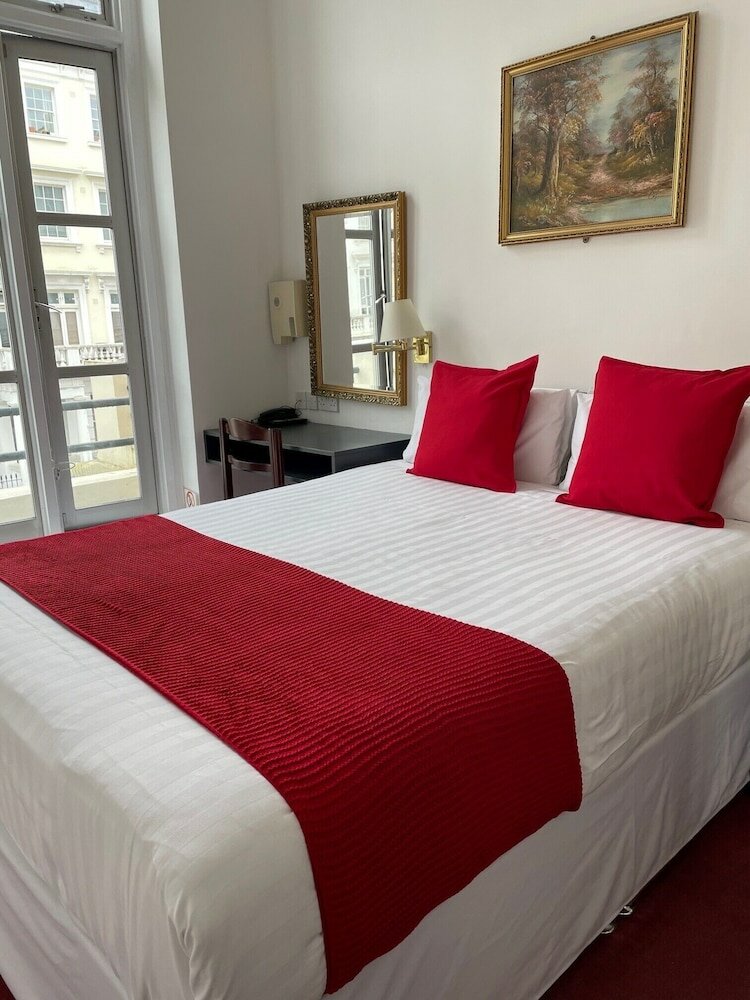 Фото St Georges Hotel Pimlico