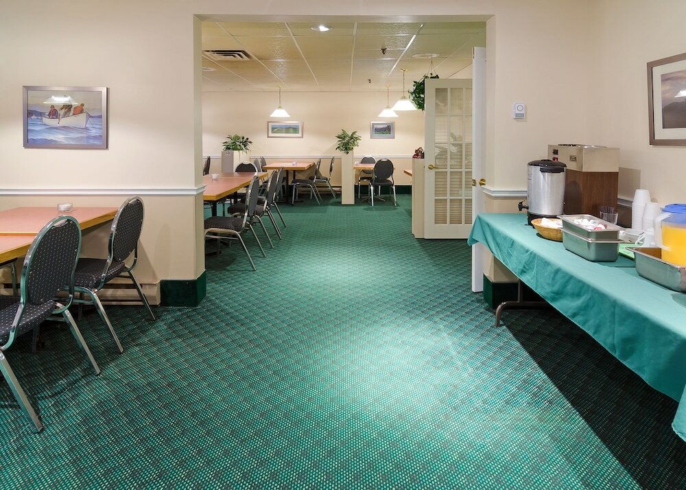 Фото Coastal Inn Dartmouth