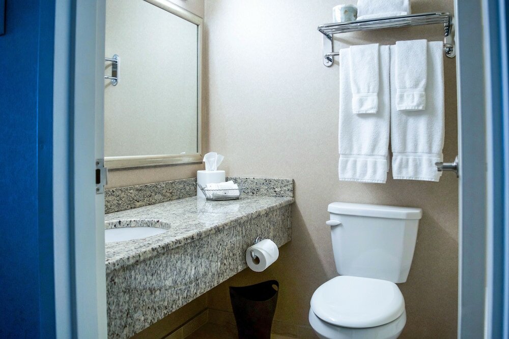 Фото Chateau Victoria Hotel & Suites