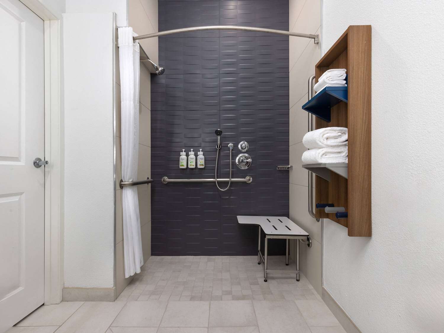 Фото Microtel Inn & Suites by Wyndham Tracy