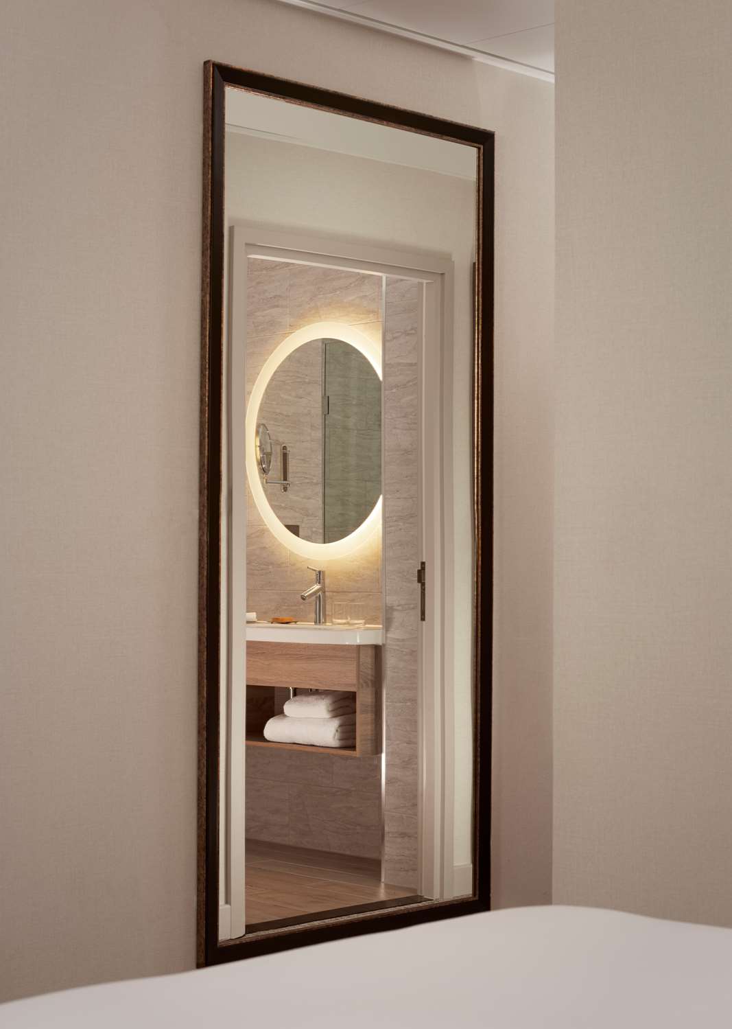 Фото DoubleTree by Hilton Hull