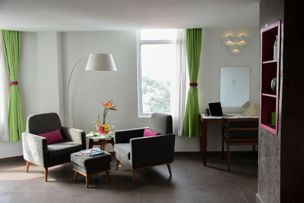 Фото Emm Hotel Saigon