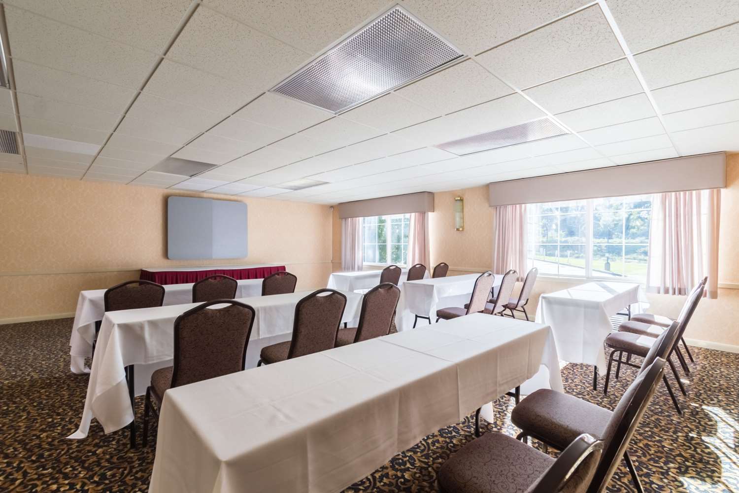 Фото Quality Inn & Suites Conference Center