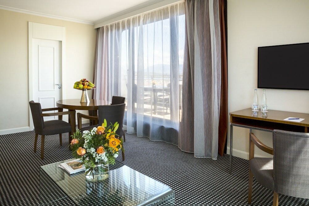 Фото Warwick Geneva