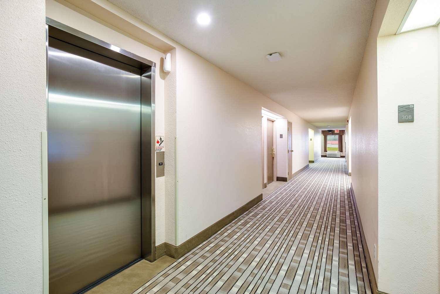 Фото Quality Inn I-70 Near Kansas Speedway