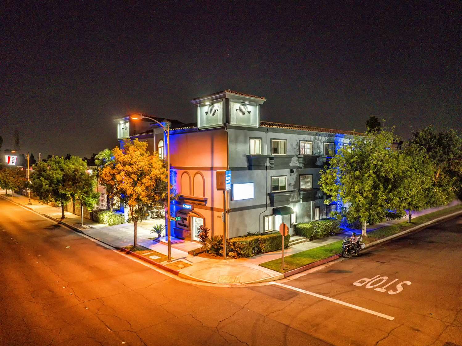 Фото Rodeway Inn & Suites Pasadena