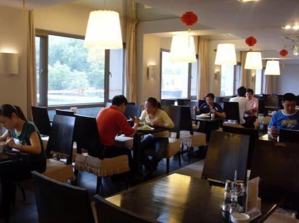 Фото Jinjiang Inn (Nanjing Zhongfu Road Metro Station, Jianing Road)