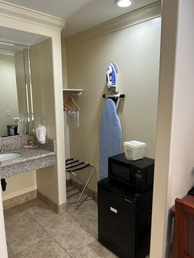 Фото Travelodge by Wyndham Brea