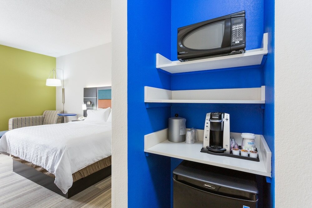 Фото Holiday Inn Express Plymouth, an Ihg Hotel